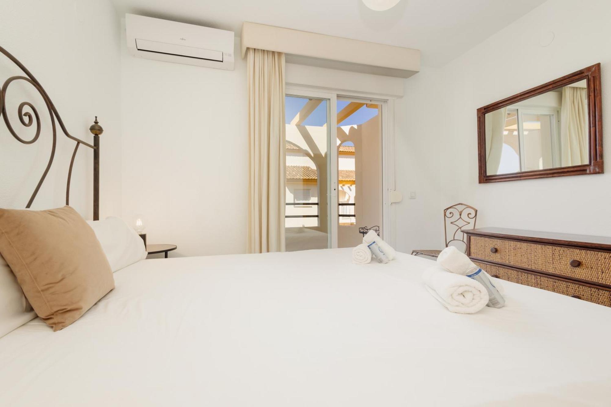 Beautiful Townhouse Walking Distance To The Beach In Costabella, Marbella Exterior photo