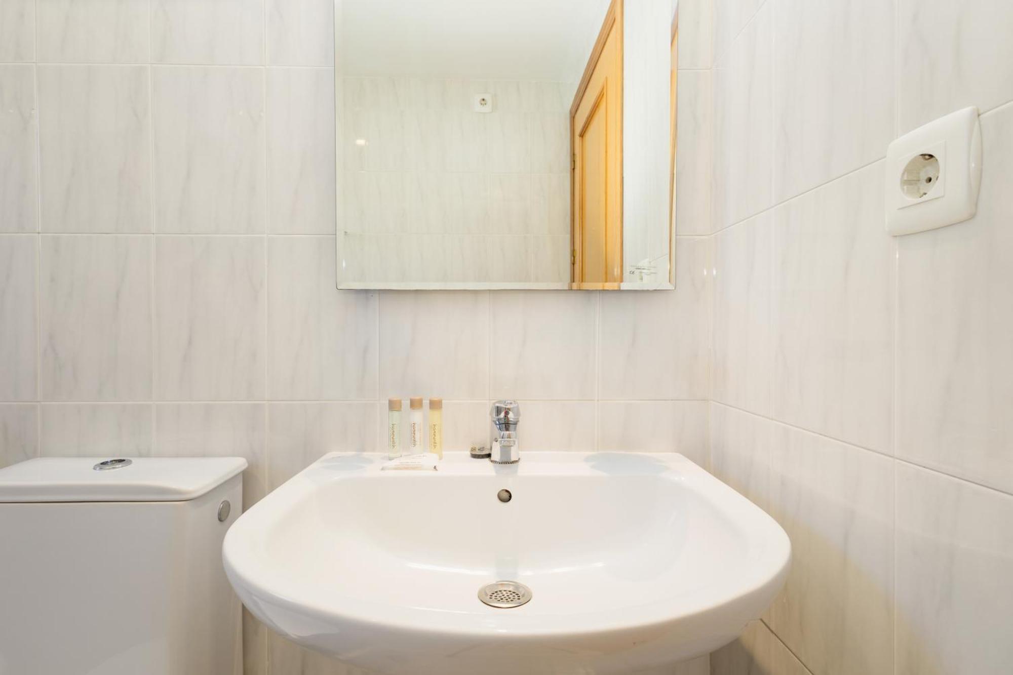 Beautiful Townhouse Walking Distance To The Beach In Costabella, Marbella Exterior photo