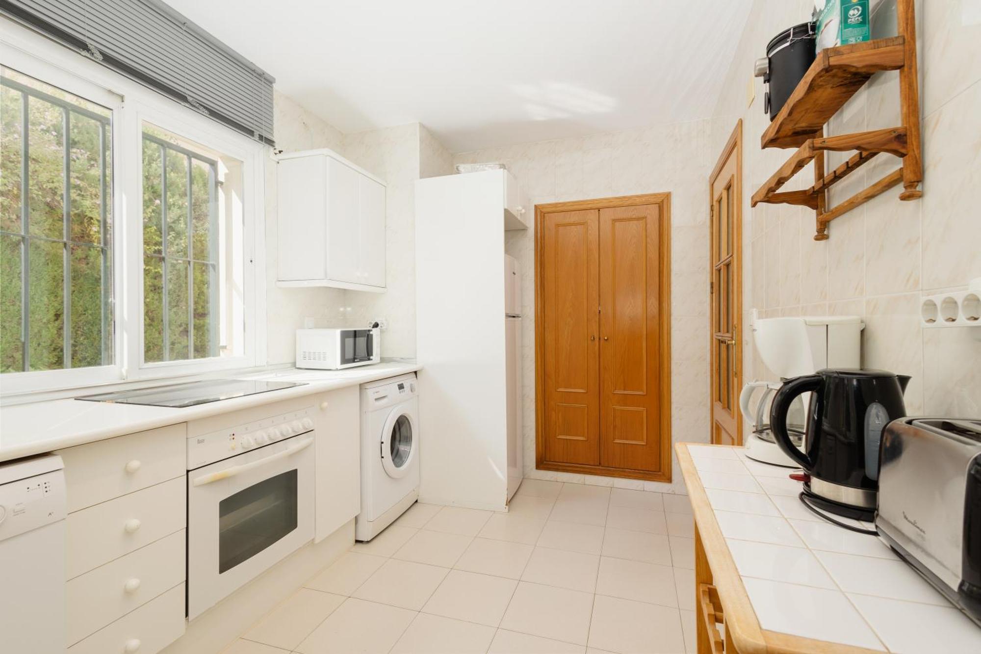 Beautiful Townhouse Walking Distance To The Beach In Costabella, Marbella Exterior photo