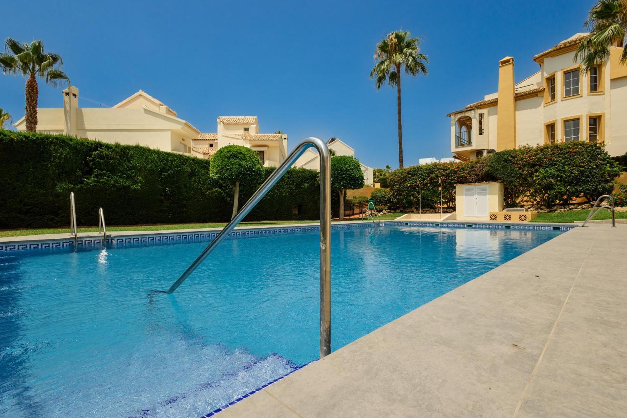 Beautiful Townhouse Walking Distance To The Beach In Costabella, Marbella Exterior photo