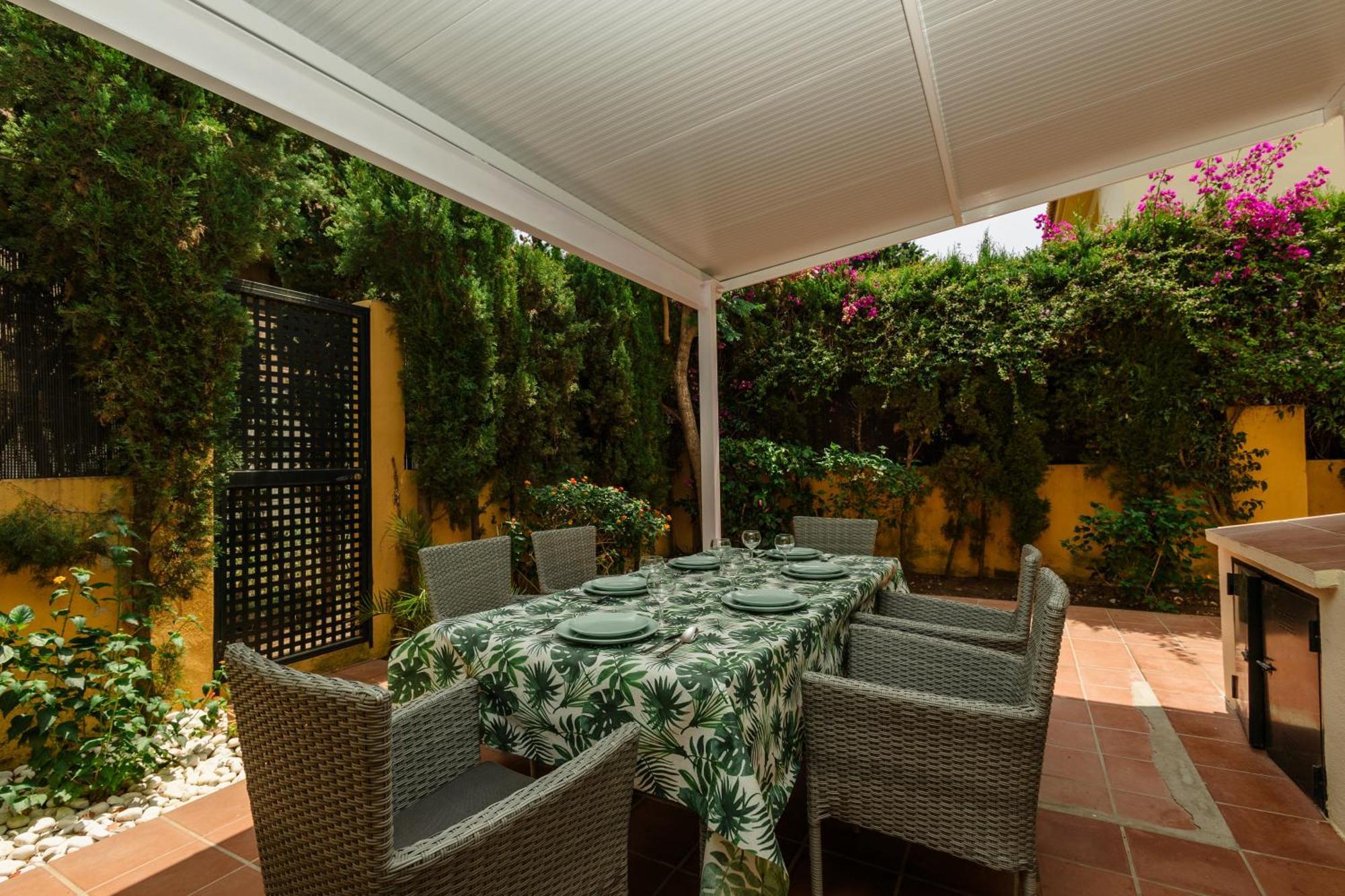 Beautiful Townhouse Walking Distance To The Beach In Costabella, Marbella Exterior photo