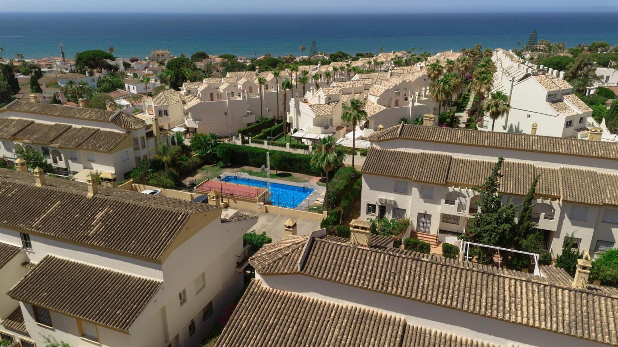 Beautiful Townhouse Walking Distance To The Beach In Costabella, Marbella Exterior photo