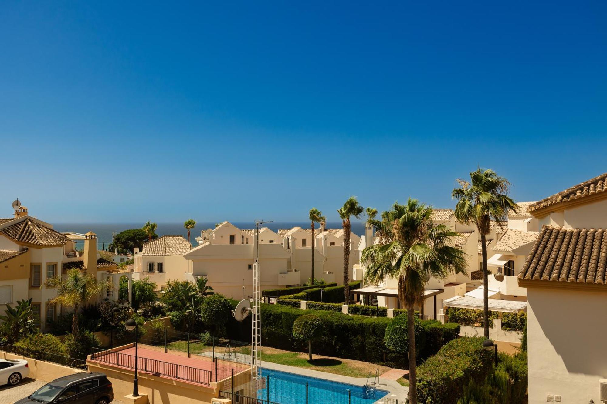 Beautiful Townhouse Walking Distance To The Beach In Costabella, Marbella Exterior photo